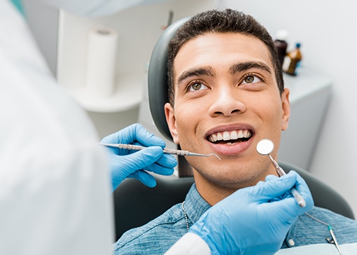 Man talking to dentist during dental emergency